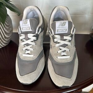 New Balance Gray Sneakers Suede Mesh Minimalist